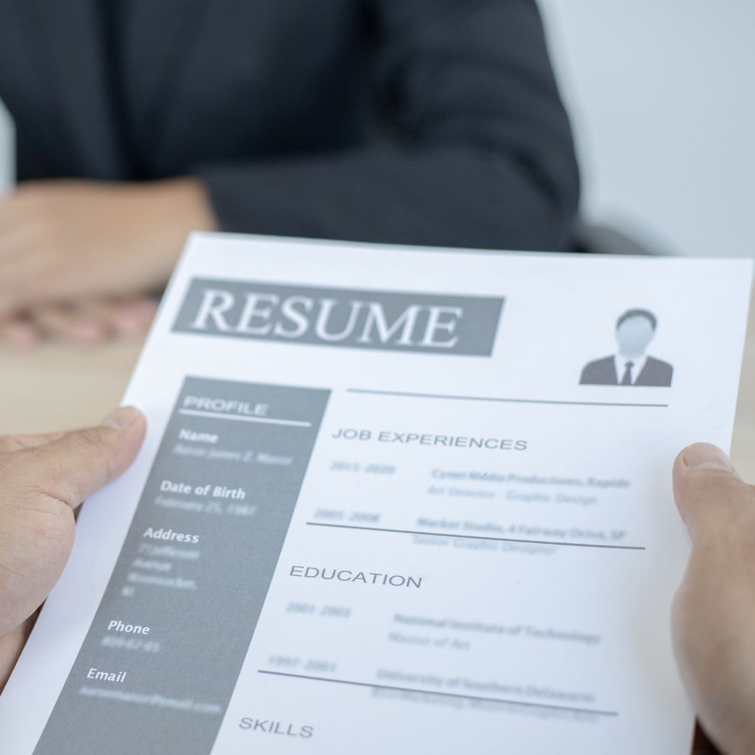 Consejos para redactar el CV y presentarse a las empresas